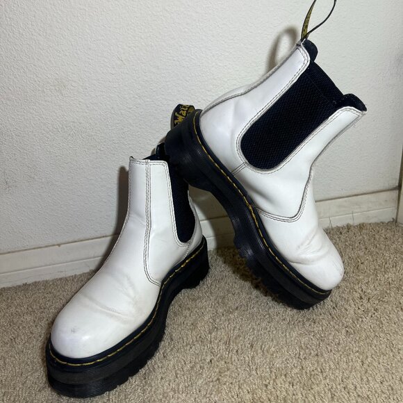 2976 White Smooth Leather Platform Chelsea Boots (Dr. Martens) - US Women 8 - Picture 1 of 6